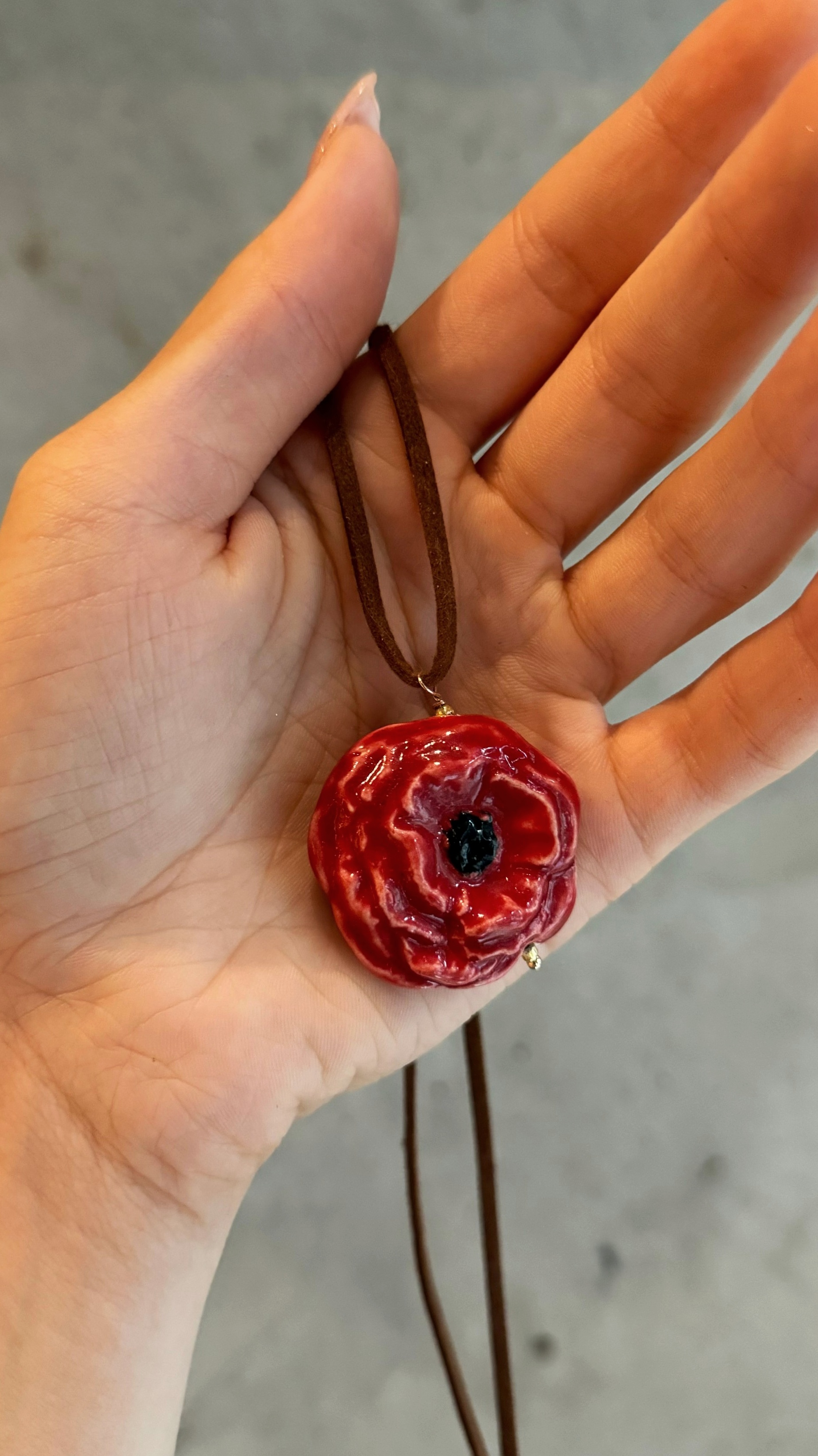 Підвіска керамічна квітка червоний мак