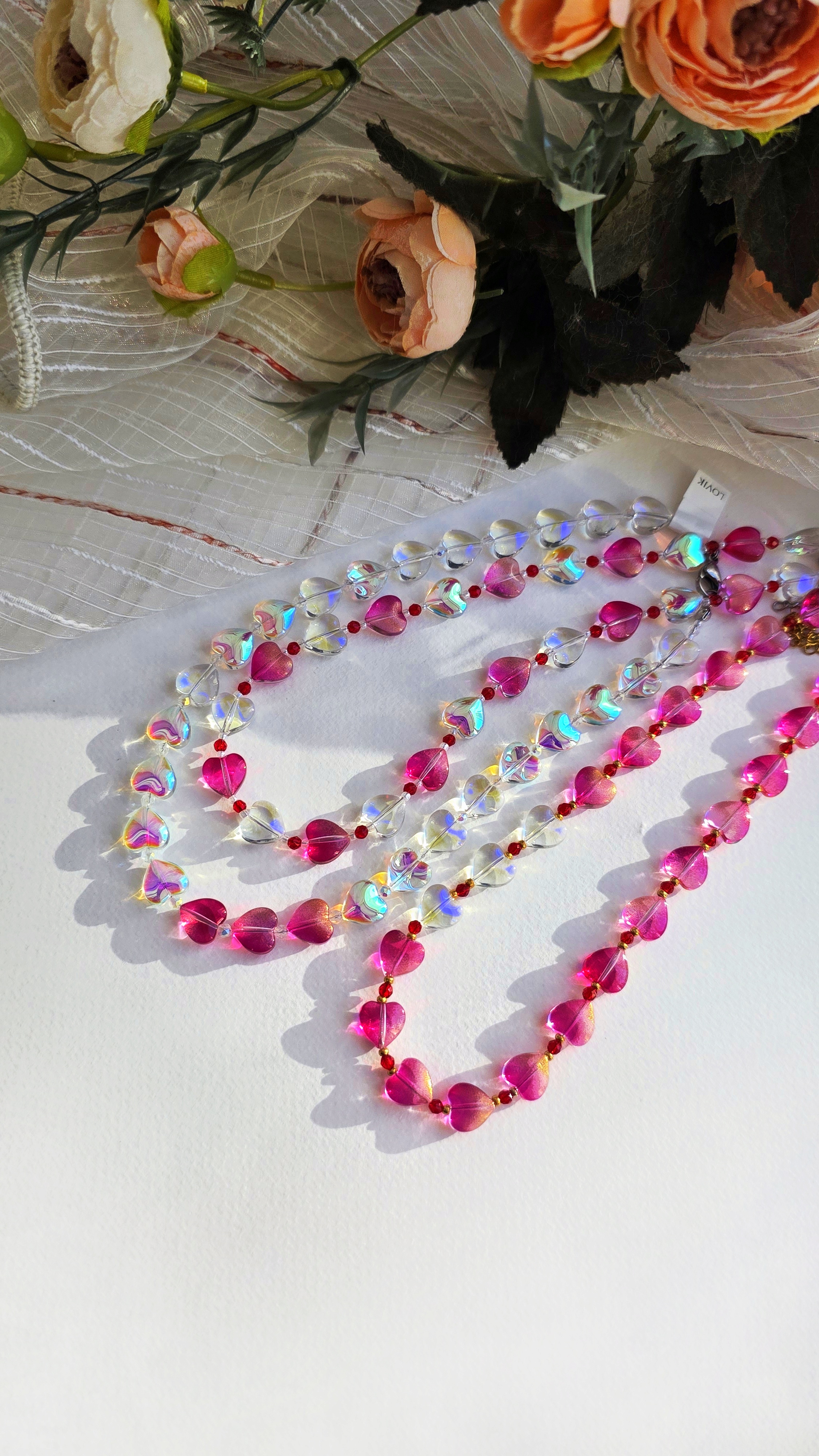 Чокер на шию з кристалів у формі сердечок рожево білих