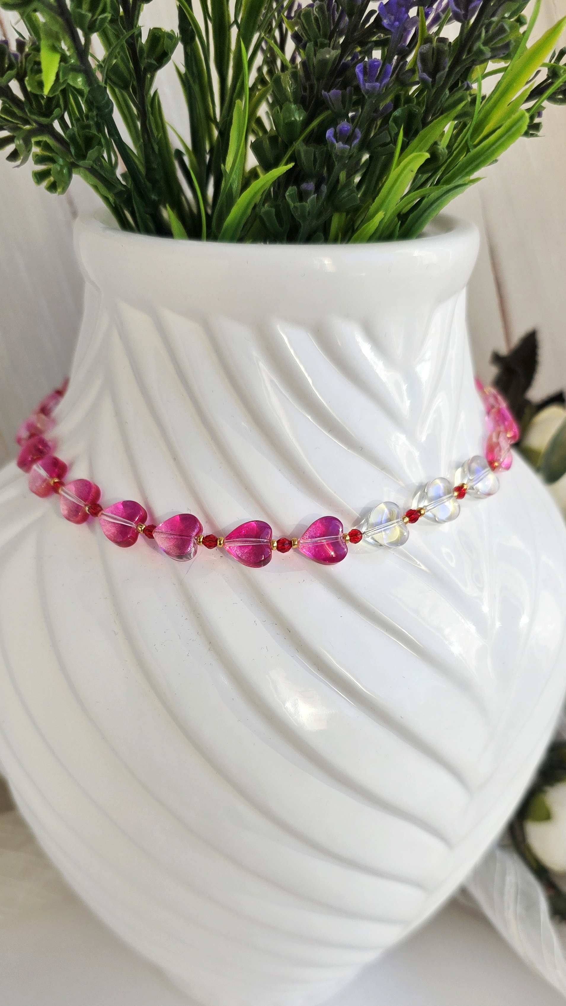 Чокер на шию з кристалів у формі сердечок рожево білих