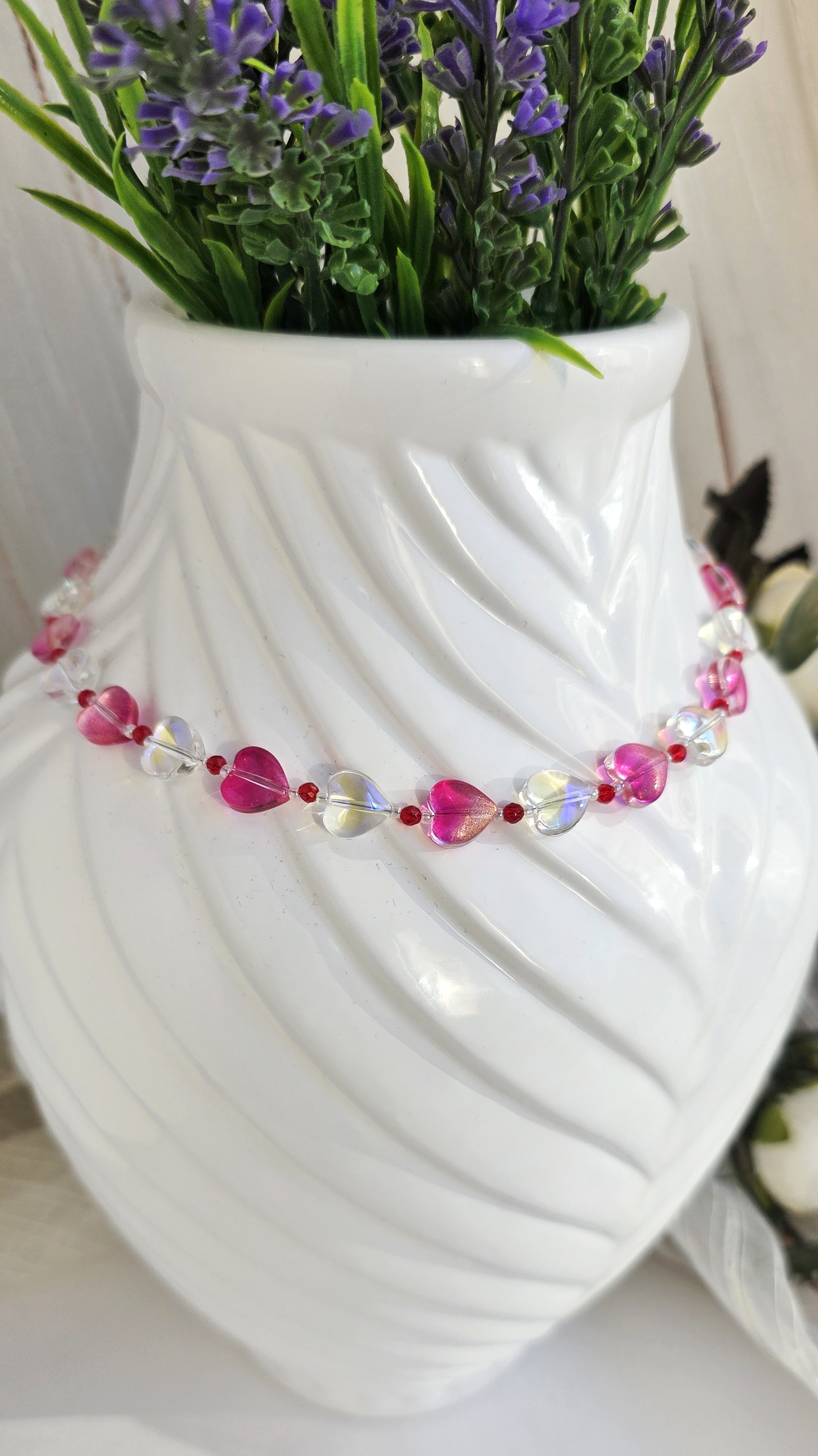 Чокер на шию з кристалів у формі сердечок рожево білих