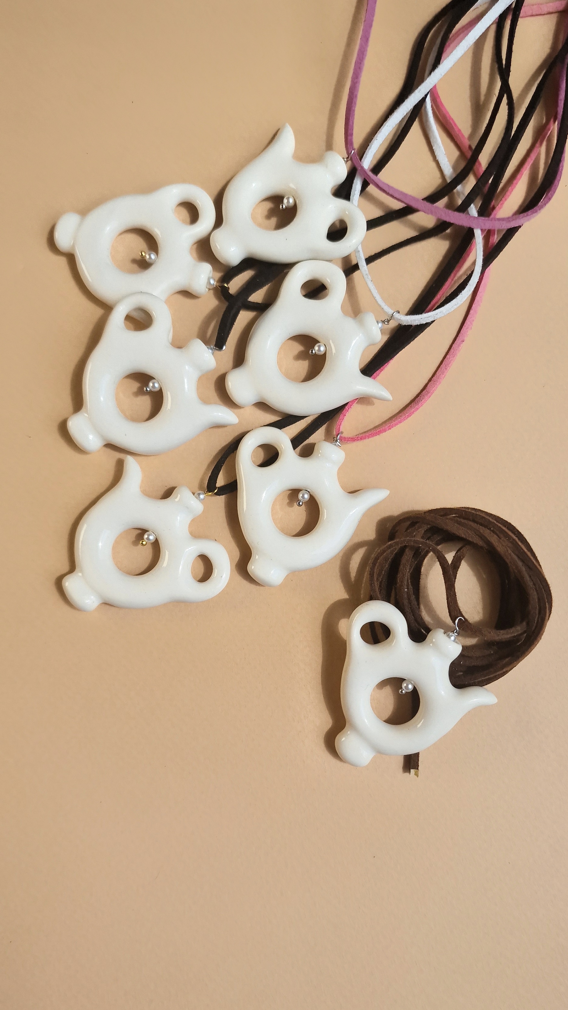 Підвіска керамічна біла намистина куманець