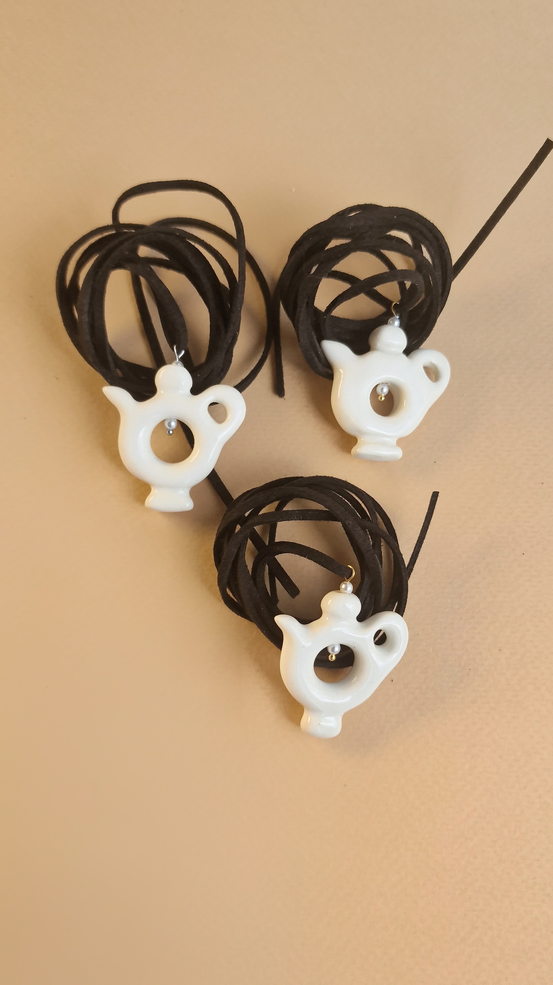 Підвіска керамічна біла намистина маленький куманець