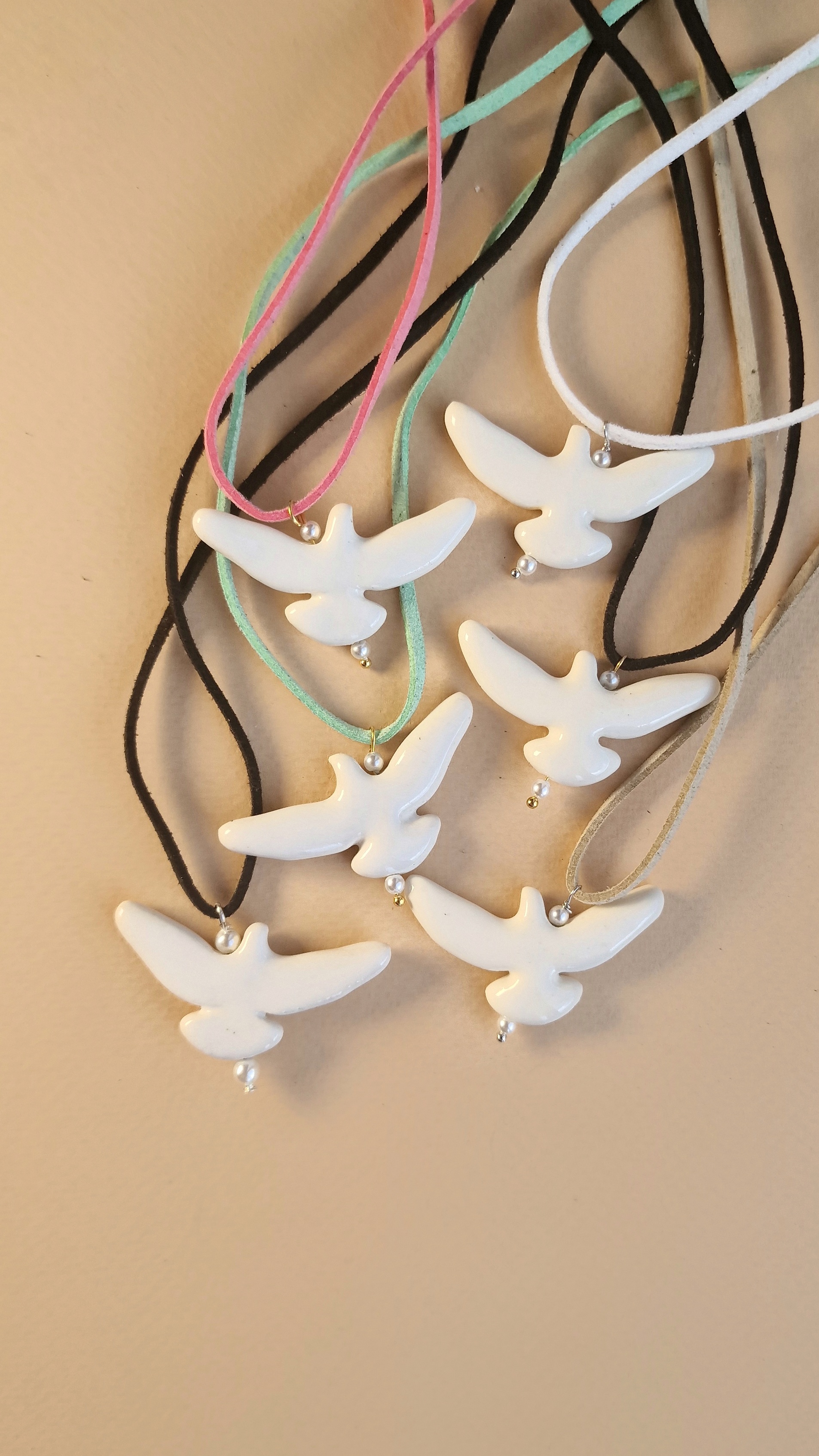 Підвіска керамічна біла пташечка горлиця