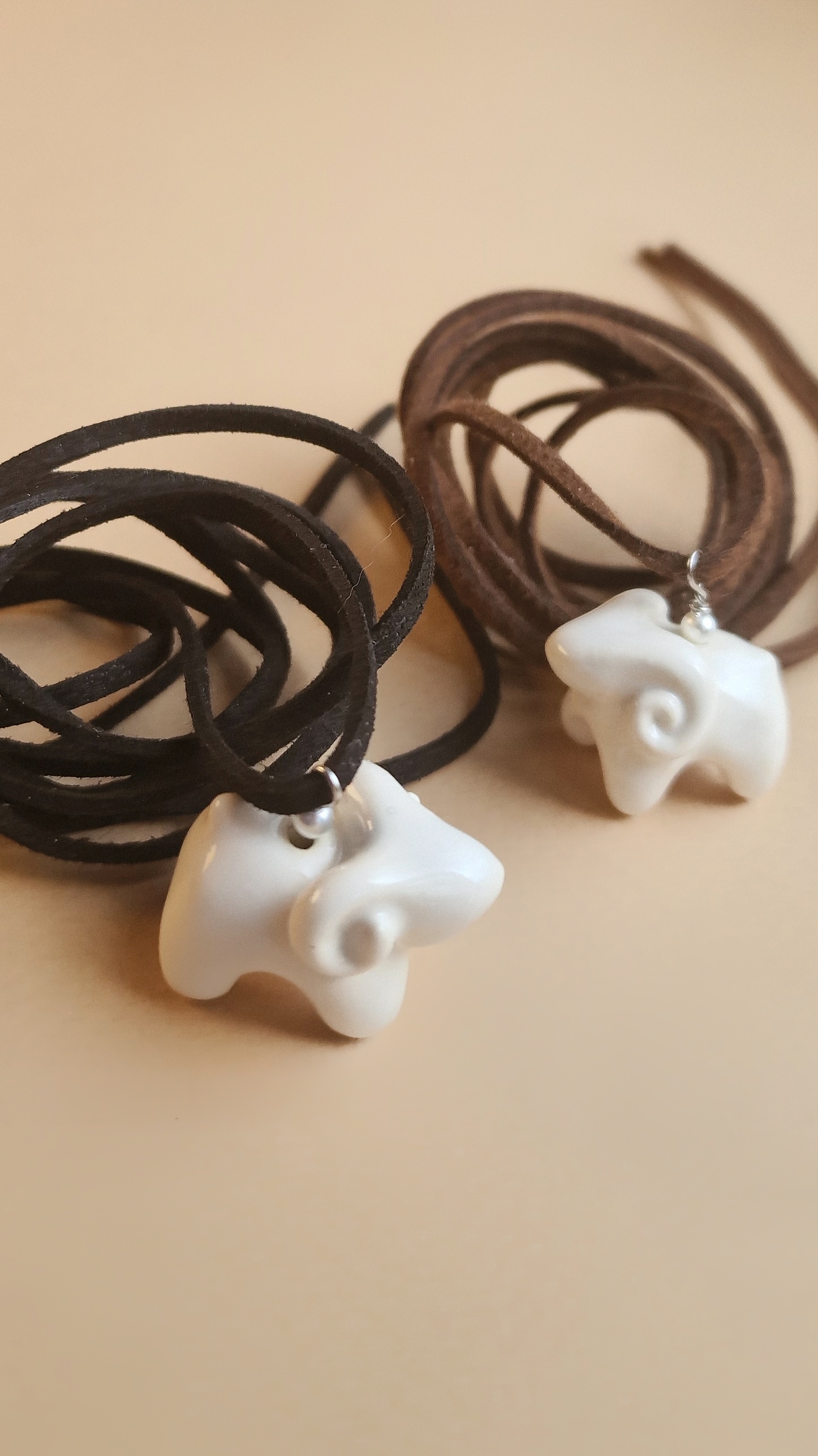 Підвіска керамічна білий баранець