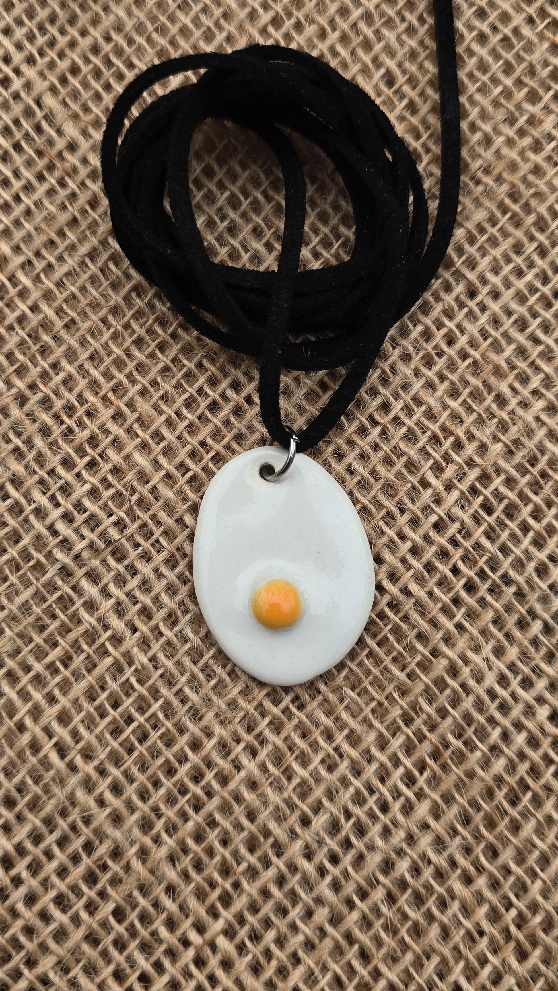 Підвіска керамічна кольорова яєчня на шнурівці