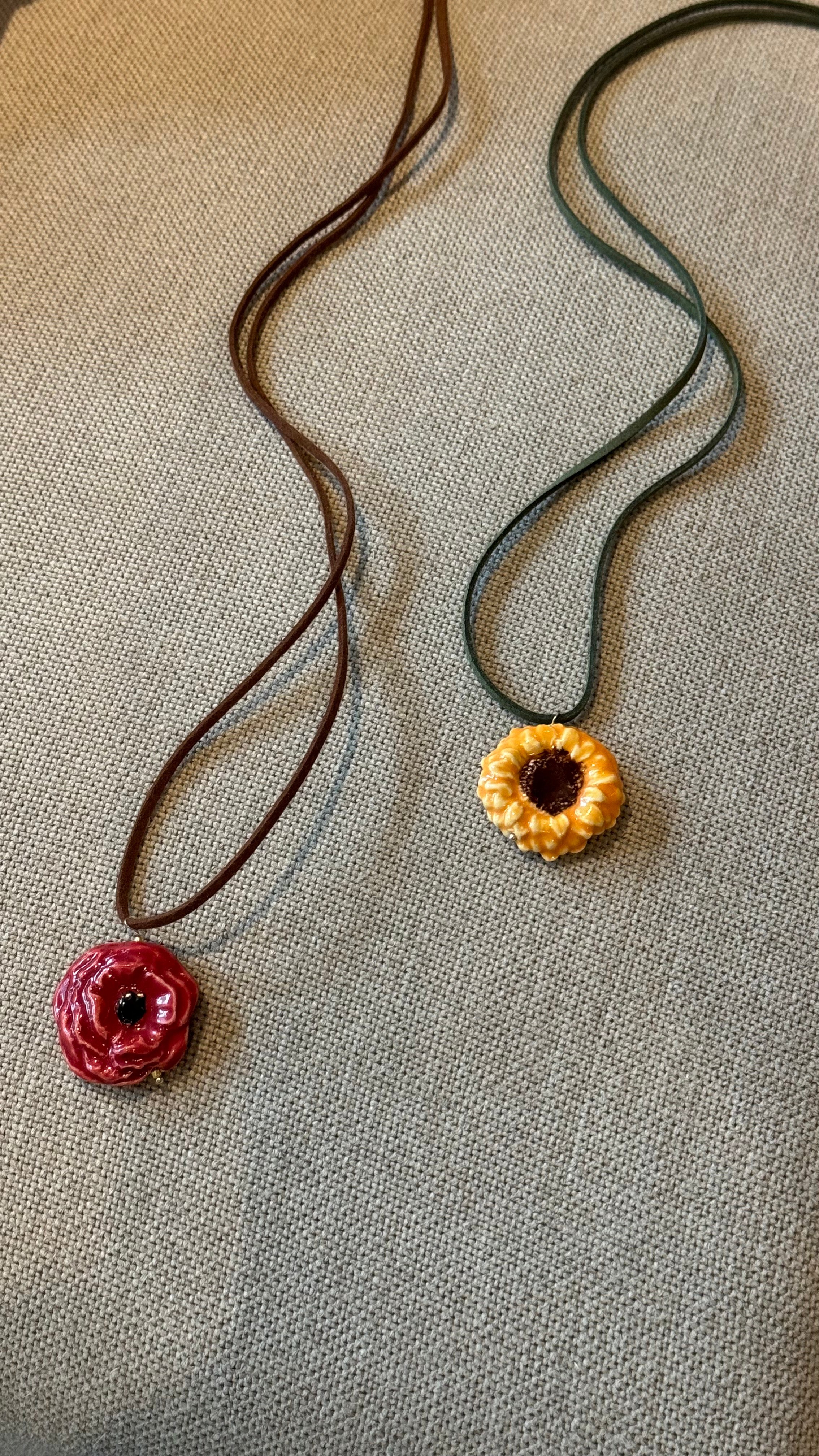 Підвіска керамічна квітка червоний мак