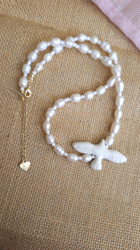 Кольє з натуральними перлами та керамічною намистиною горлиця