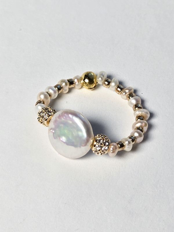 Кабулучка на еластичній основі №21 Золотий бісер та велика перлина