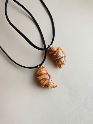 Підвіска керамічна круасан Тепле чаювання на шнурівці бантиком.