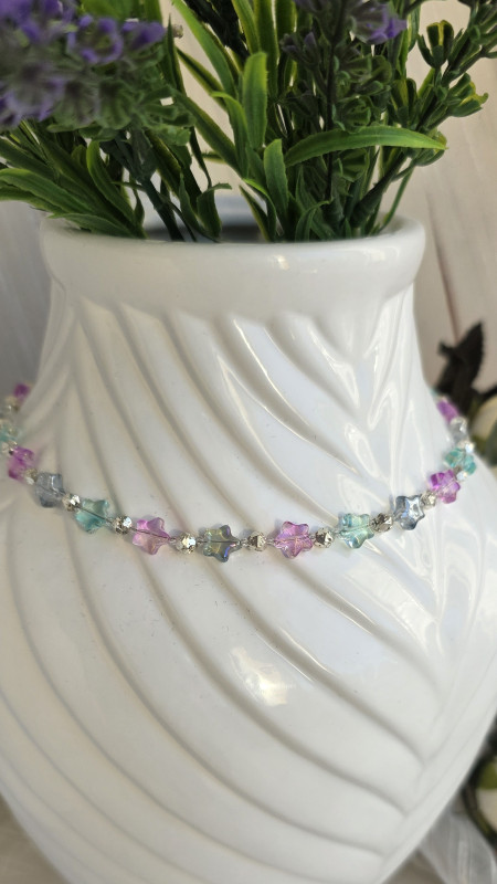 Чокер на шию з кристалів у зірочок зі скла сірі прозорі, фіолетові та мятно зелені