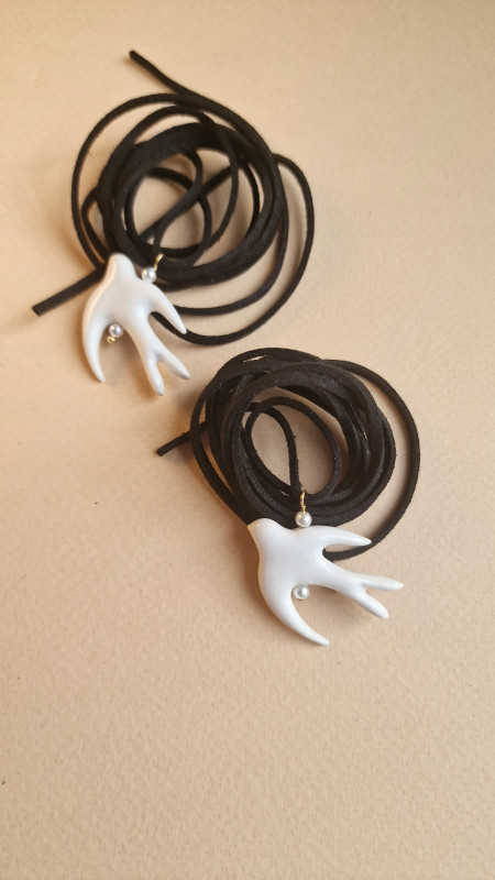 Підвіска керамічна біла ластівка