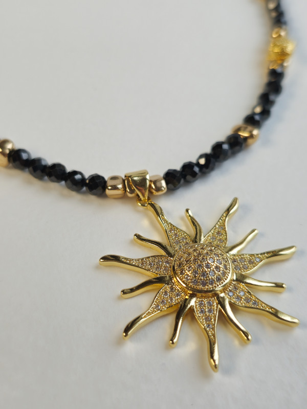 Кольє з чорного циркону та підвіскою сонцем, позолота, інкрустація фіанітами, колір золото