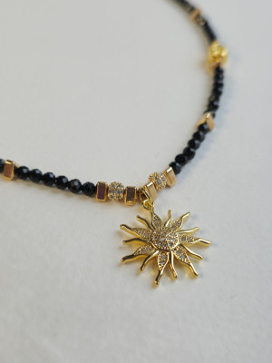 Кольє з чорного циркону та підвіскою сонцем маленьким, позолота, інкрустація фіанітами, колір золото